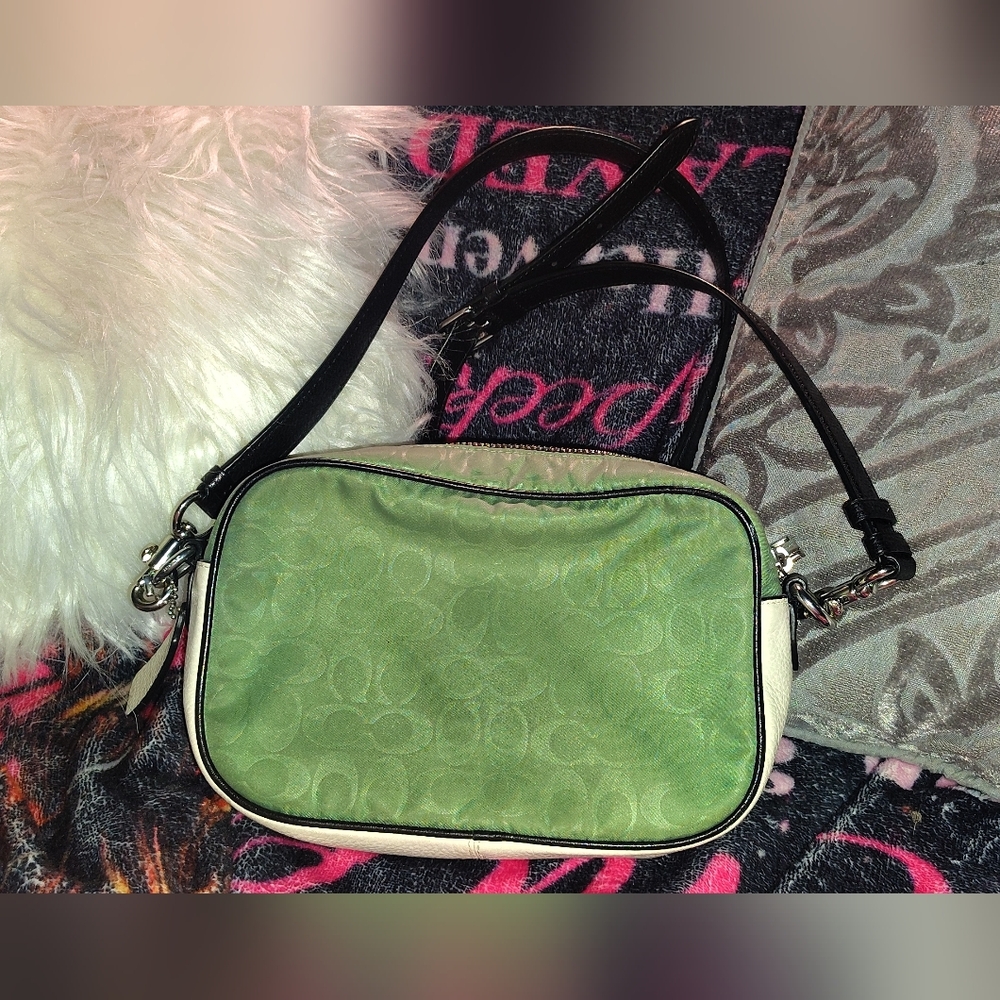 Coach Green and Cream Crossbody Camera Bag - Picture 4 of 8
